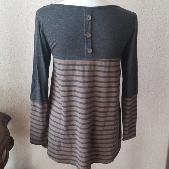 NWOT womens Lilypad top size small - Picture 2 of 4